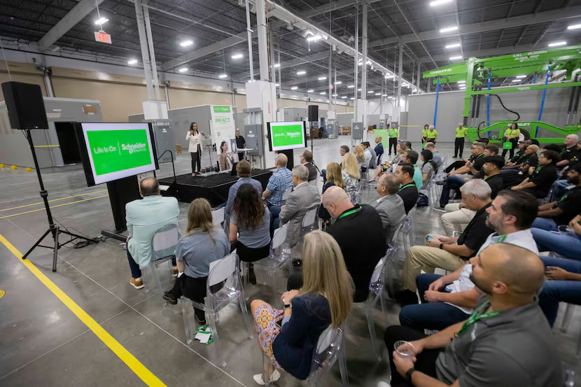 MarioNawfal's tweet photo. 🚨🇺🇸SCHNEIDER ELECTRIC INVESTS $700 MILLION TO BOOST U.S. ENERGY INFRASTRUCTURE

Schneider Electric will invest $700 million through 2027 to expand U.S. operations—fueling AI growth, energy security, and domestic manufacturing.

Texas wins big: El Paso campus expands, Houston gets a new AI-driven innovation center focused on automation solutions.

The company’s largest U.S. investment ever creates 1,000+ new jobs—engineers, developers, analysts, and manufacturing pros.

Source: Dallas Morning News