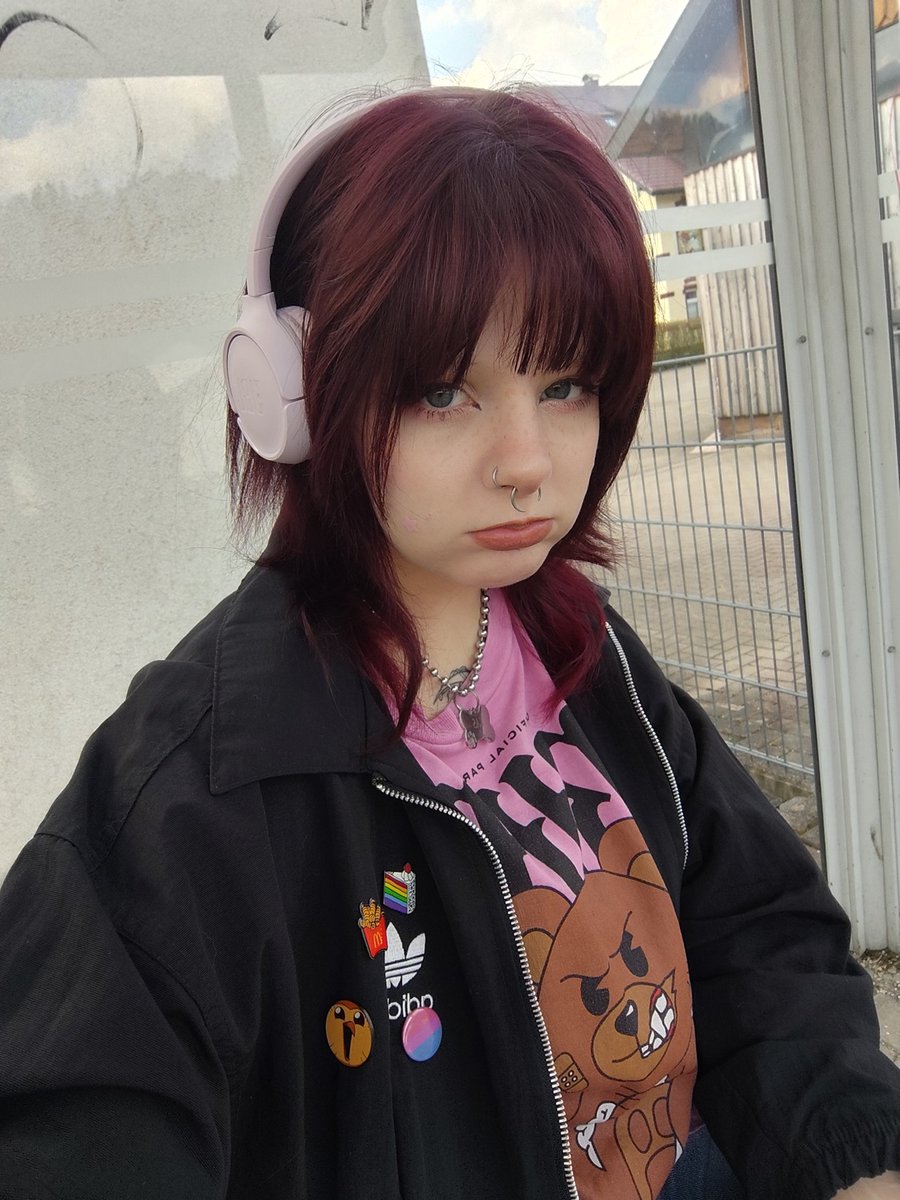 KinkyPi33's tweet image. Hair is cute again wohooo