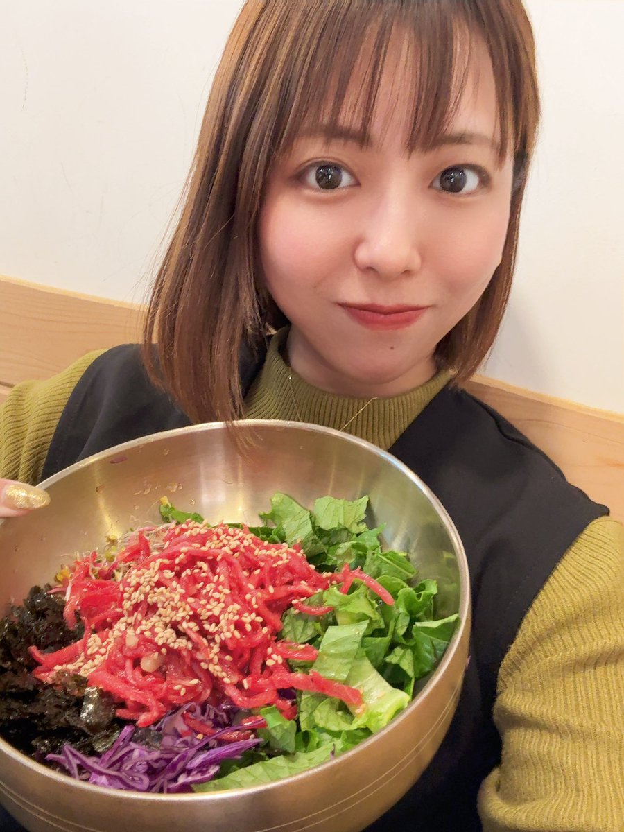mii000288's tweet image. 仕事で韓国INしてます🫥🫥
今日食べた韓牛ユッケビビンバめちゃくちゃ美味しかった😋
ご飯をインして辛いソースをかけて混ぜれば完成🤍
生のユッケ食べられるの最高😆
お酒がなくて久しぶりにコーラを飲みました🥺