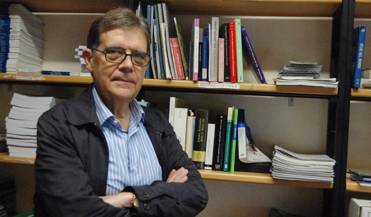 Hoy despedimos a José Juan Romero SJ, figura clave en el nacimiento de nuestra Universidad. Profesor, guía e inspiración para tantos, su legado sigue vivo en quienes tuvimos la suerte de conocerlo. Gracias por tanto, José Juan. 🕯️uloyola.es/blog/la-univer…