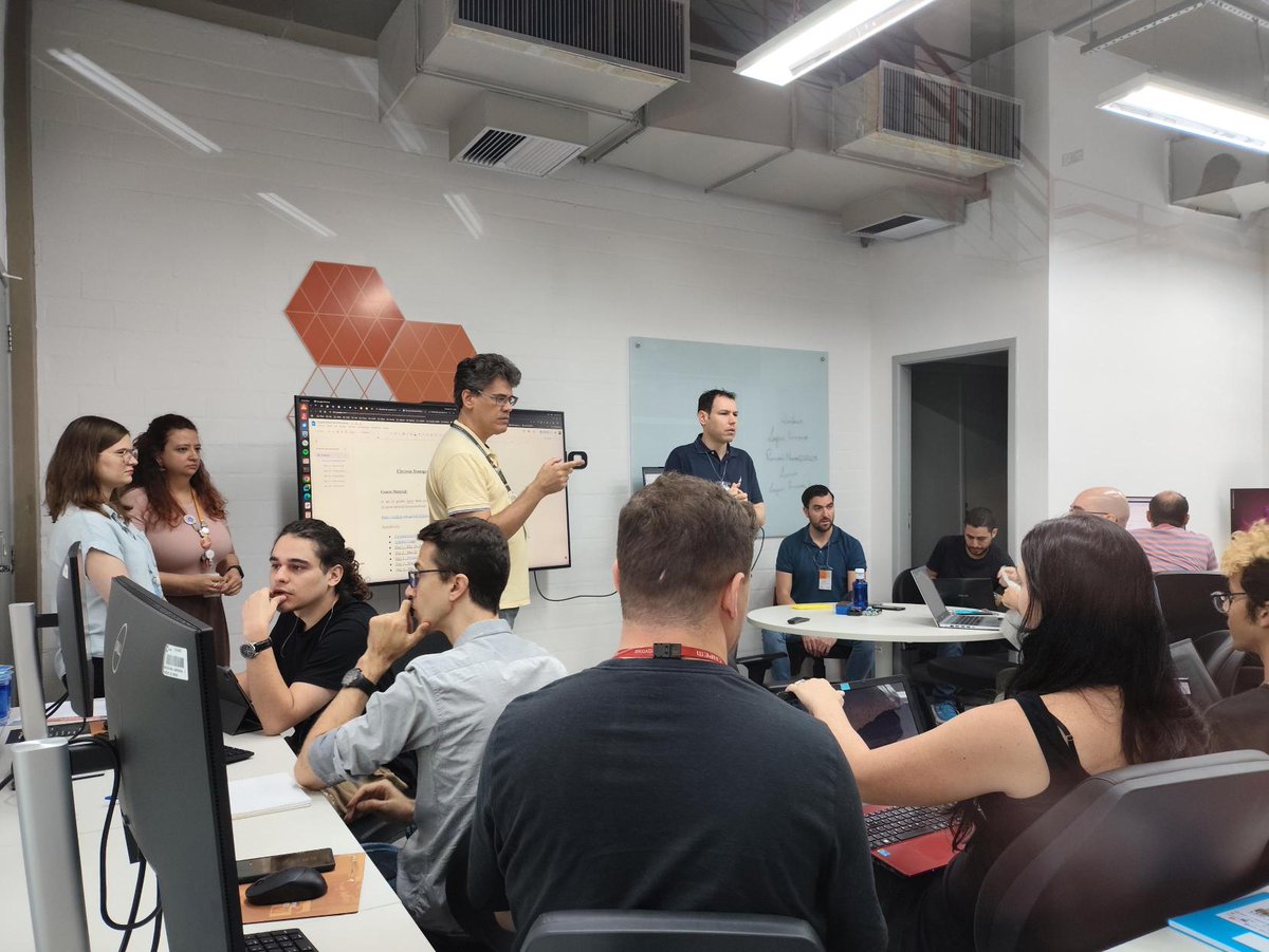 red_cebem's tweet image. 👏 The Electron Tomography & Subtomogram Averaging Workshop has officially begun at @CNPEM!
🔬 With hands-on training and in-depth explorations of Cryo-ET, participants are diving into an intensive program. Stay tuned for more!
#ImagingTheFuture