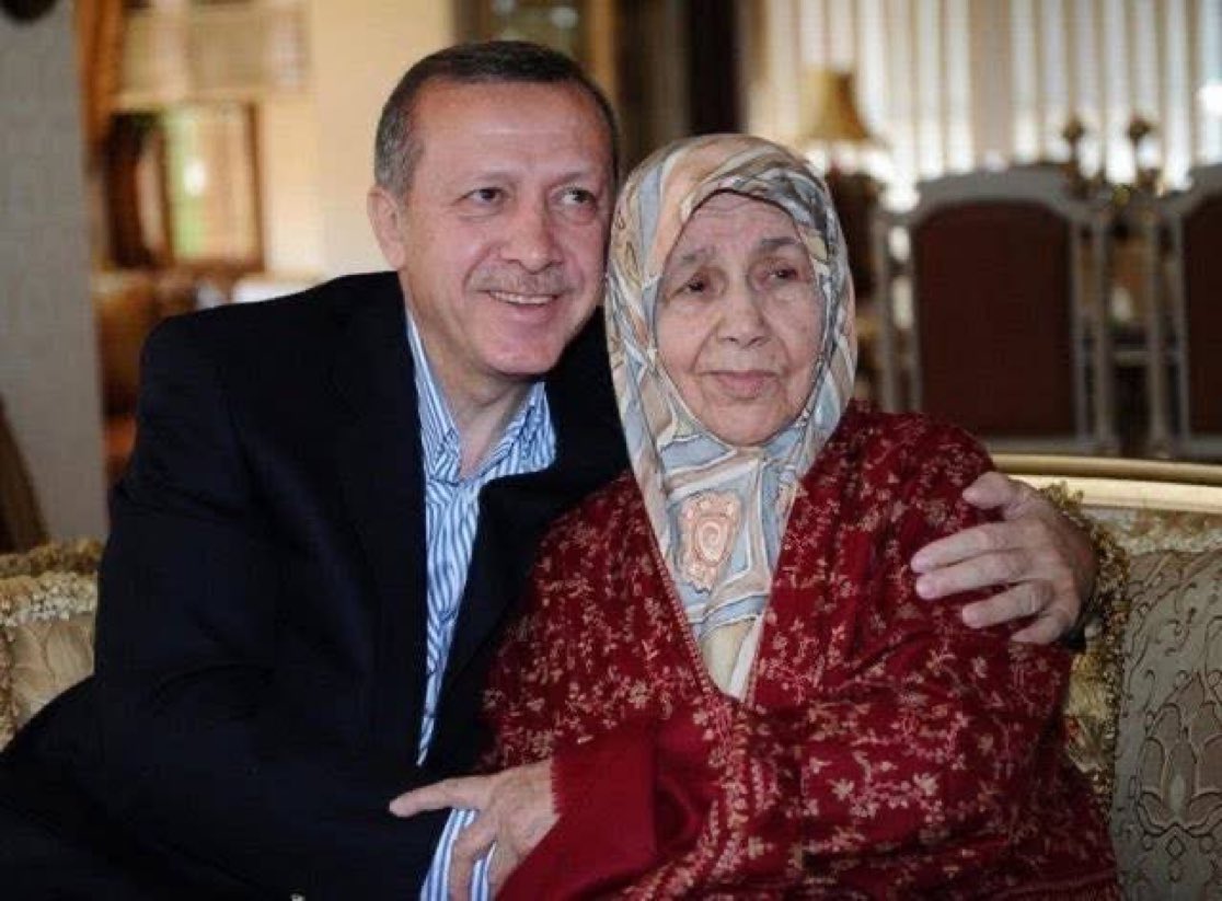 orografik20's tweet photo. Tenzile anne...🌹♥️🌹 https://t.co/f6oMHAFkxH