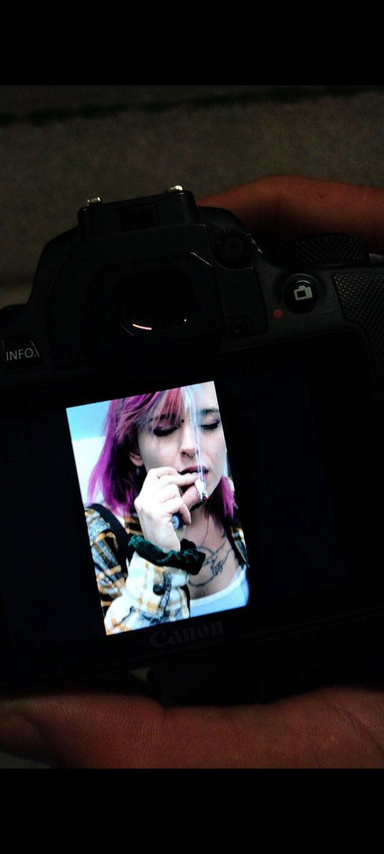 I was at a photo shoot today! Everything went great. I'm looking forward to seeing the complete pictures when they're finished!

Ich war auf einem Fotoshooting heute! Alles verlief super und ich freue mich die fertig gestellten Fotos zu sehen!

#findom #domina #geld #sugarbaby