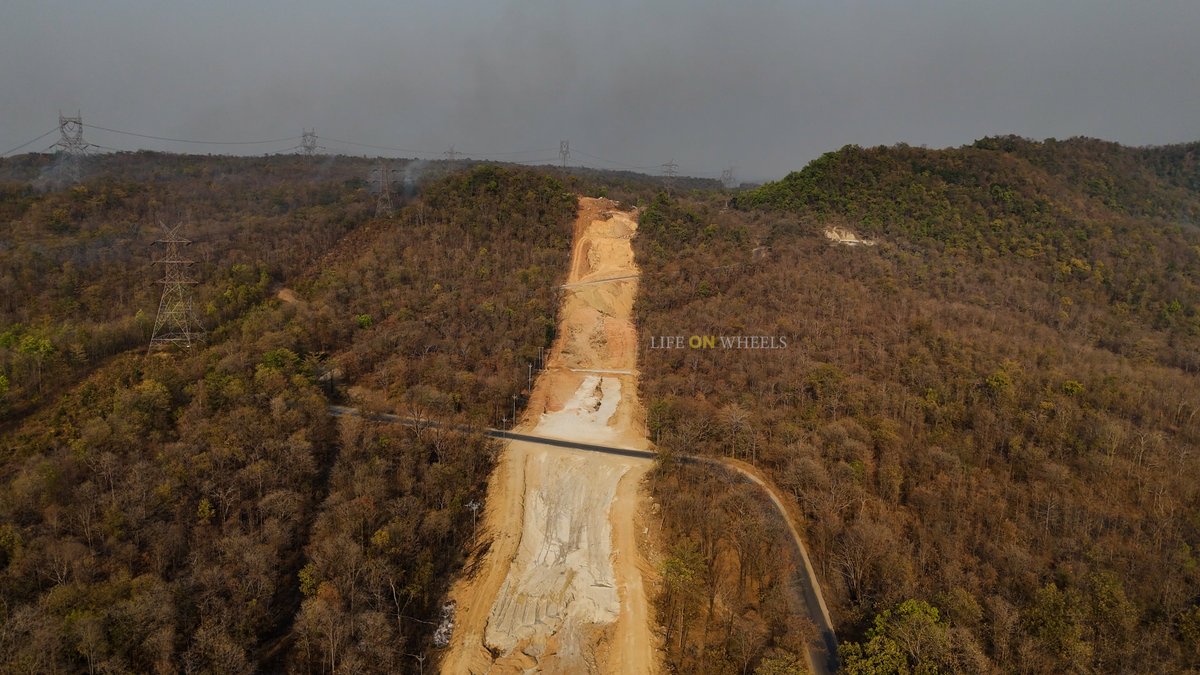 Life_On__Wheels's tweet photo. Raipur-Dhanbad Economic Corridor | Urga-Pathalgaon Section Update! 🚗
Latest progress on #NH130A & #NH43 with road laying & hilly section excavation! 🏗️🚧

🎥 Watch now: [https://t.co/cgLuvpRWcE]

What are your thoughts on this project? Comment below! 💬

#RaipurDhanbadCorridor #HighwayUpdate #InfrastructureIndia #RoadConstruction #NH130A #Pathalgaon #Dharamjaigarh #IndianDevelopment