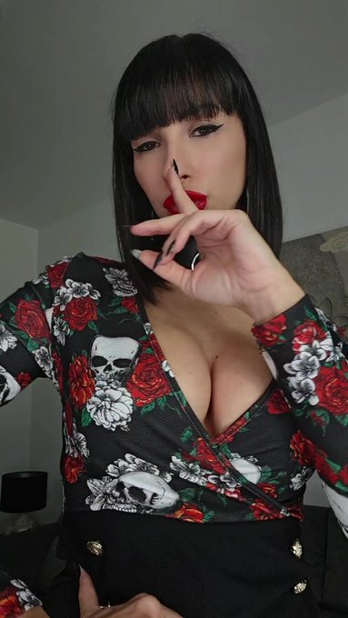 Watch Lady Alessandra Bartis's leaked NSFW photo on TwXstars