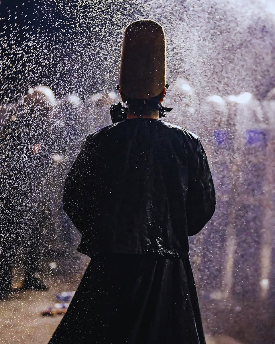 İnanılmaz bir fotoğraf burda dursun istedim

#sarachane 

📸:Nazım Serhat Fırat