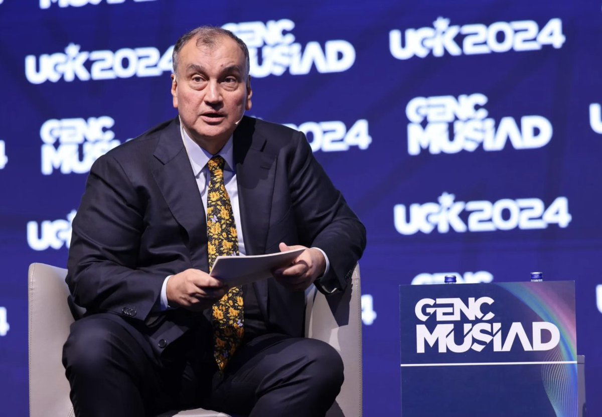 Rasim Ozan Kütahyalı Ensonhaber yayınında Murat Ülker’in finansörü olduğu gazetecileri açıkladı:
Candaş Tolga Işık
İsmet Berkan
Ali Atıf Bir
İsmail Saymaz
Aytunç Erkin
Soner Yalçın
Yılmaz Özdil.
Peki şimdi bu ekip bir ödülü haketmiyor mu?
<a href="/MUSIAD/">MÜSİAD</a>
