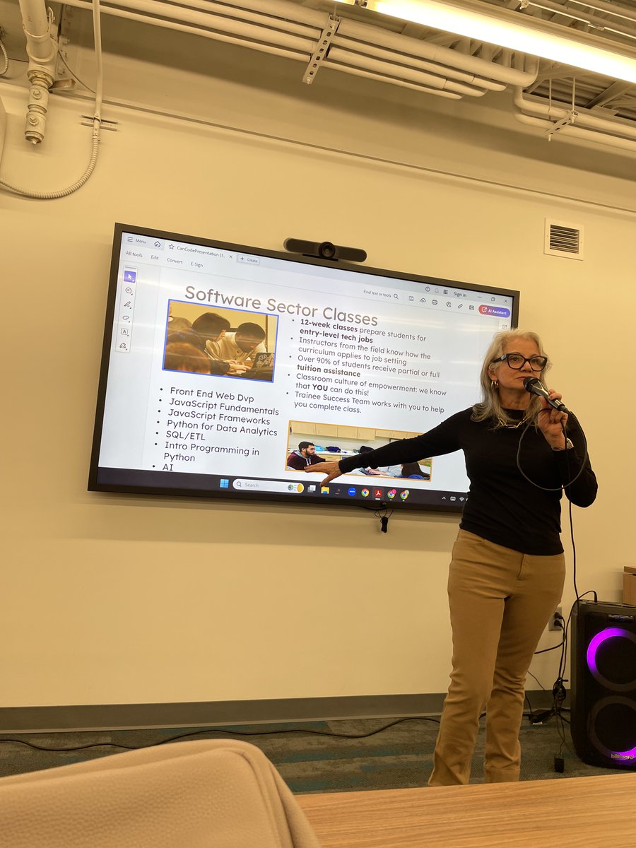 Delma was honored to be invited to the Community Education Session at The Center in Utica, where she had the opportunity to talk about the impact of our Digital Trainings and share the inspiring stories of our trainees. 
#CommunityEmpowerment #DigitalSkills #CanCodeCommunities
