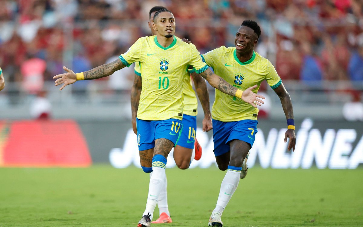 É PORRADA NELES SIM 

PAU NO CU DE ARGENTINO, ANDRE RIZEK E QUEM FOR TORCER PARA OS RACISTAS DE MIERDA