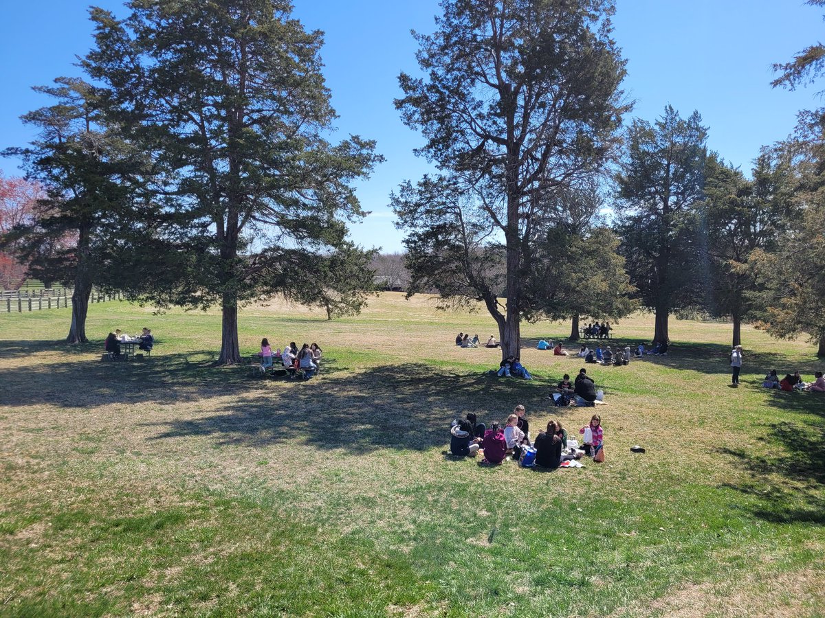 BurrussSandy's tweet photo. 4th grade Field Trip to Appomattox 
#ccesdukes #WeAreCuCPS https://t.co/v2tCl8TIkQ