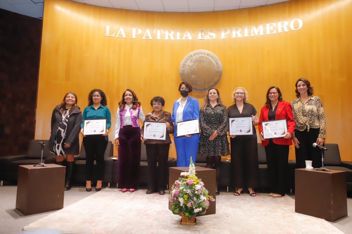 IPNENCB's tweet photo. La Dra. Eva Ramón Gallegos y la Dra. María Isabel Baeza fueron reconocidas por la @Mx_Diputados como mujeres científicas mexicanas que han contribuido al desarrollo de 🇲🇽 desde la investigación, la docencia y la innovación 👏👏👏 #OrgulloENCB https://t.co/4NA4Ciknf0