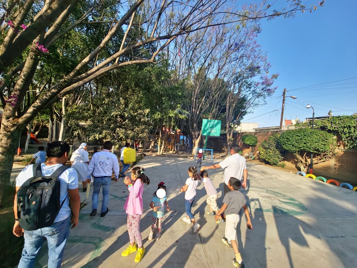 beeods's tweet photo. @lenindemartinez  Director Estatal de Bee ODS Oaxaca México, gestionó a través del Registro Civil de ; la entrega de Actas de Nacimiento a infancias del Albergue Infantil Josefina A.C. ; contribuyendo a fomentar los Derechos de las Infancias de Nuestro Estado. https://t.co/AgU8O2aTkO
