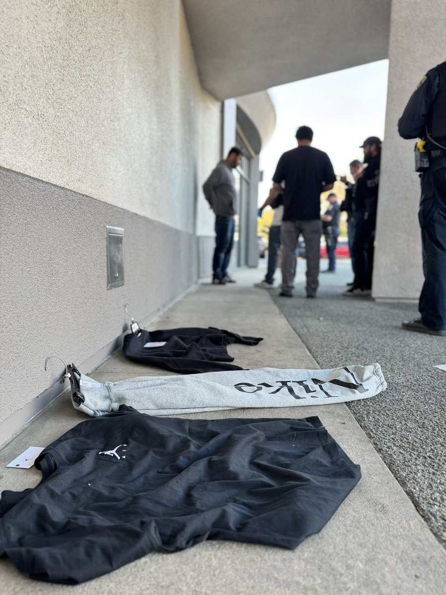 CHP Retail Theft Operation Success
From March 17th to 21st, the California Highway Patrol (CHP), in partnership with local retailers, carried out a successful operation at Las Americas Premium Outlets to combat retail theft.
80 arrests were made including 13 felony arrest.