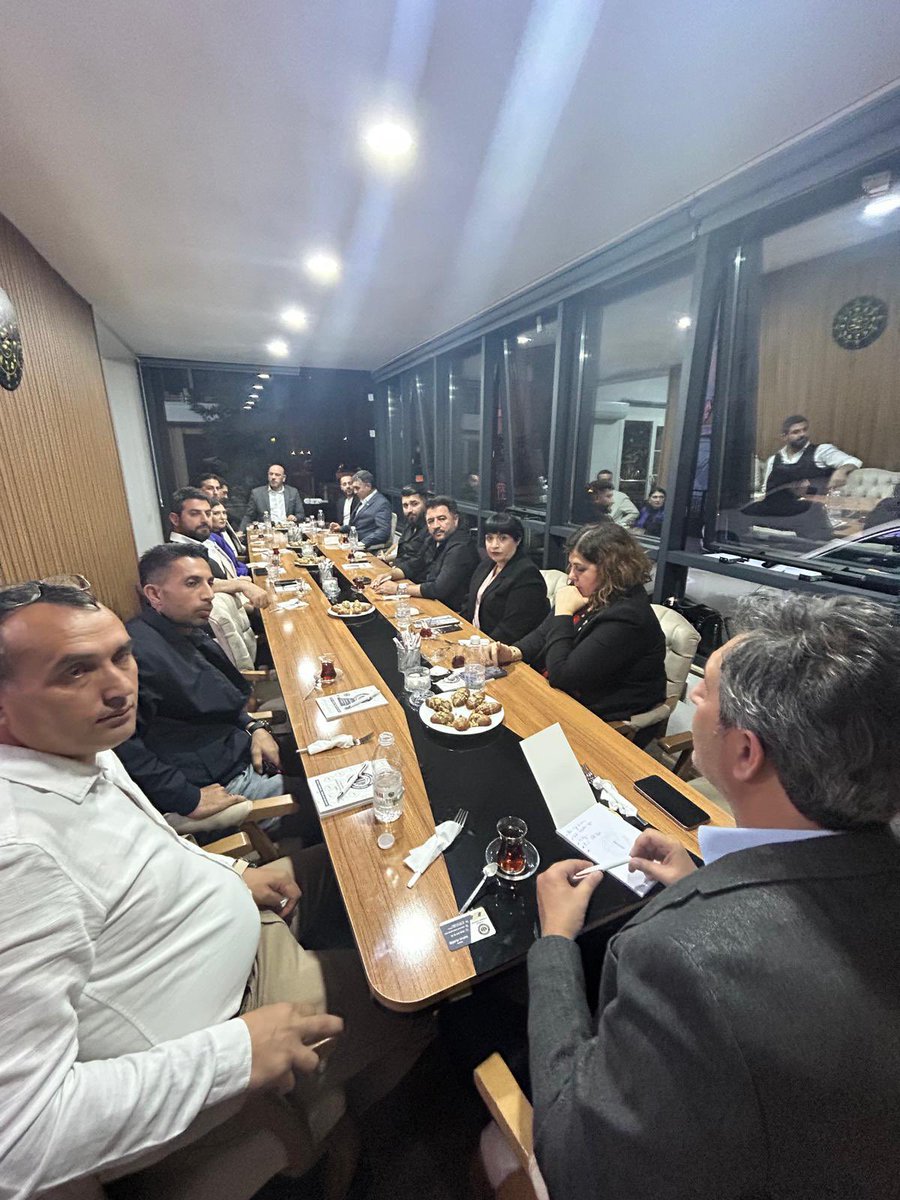 İl Başkanımız Sn. <a href="/mesuttdemiir/">Mesut Demir</a> önderliğinde, İl Yönetim Kurulu üyelerimiz ve İl Gençlik Başkanımız Sn. <a href="/Mustafakkuss04/">Mustafa Akkuş</a> katılımlarıyla Ege Bölgesi İş İnsanları Federasyonunun iftar programına katılım sağladık. 

<a href="/av_msbasaran/">Av. Mehmet Sait BAŞARAN</a> 
<a href="/gencdevagm/">Genç DEVA</a>