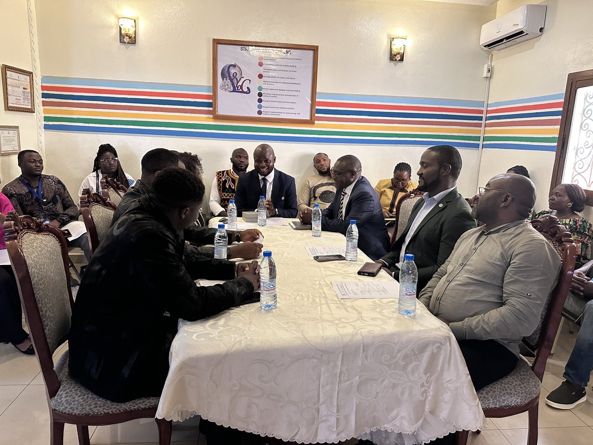 loyocameroon's tweet photo. Today, Local Youth Corner welcomed the @USEmbYaounde for the presentation of @achaleke1 E.D. of LOYOC’s 2025 @StateIVLP Alumni Award! It was a great networking opportunity to explore social change and showcase the U.S.'s impact in our community.
#SocialInnovation #IVLP2025 https://t.co/Cht2o1THKt