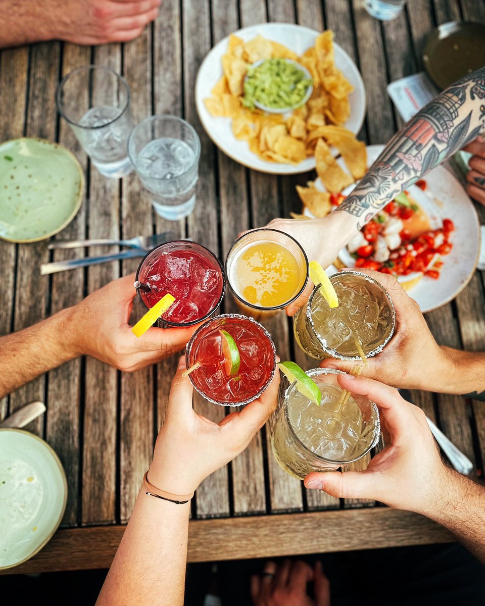 It’s Tuesday! Some highlights: 
Not Monday.
No-Tech Tuesday here at Hook. Choose to put that phone away while you eat and unlock some deep discounts. 
Happy Hour 3-6pm today. 
And Taco Tuesday! 

#hookandlime #tacos #tequila #omaha #smallbusiness #nebraska #foodie #margaritas