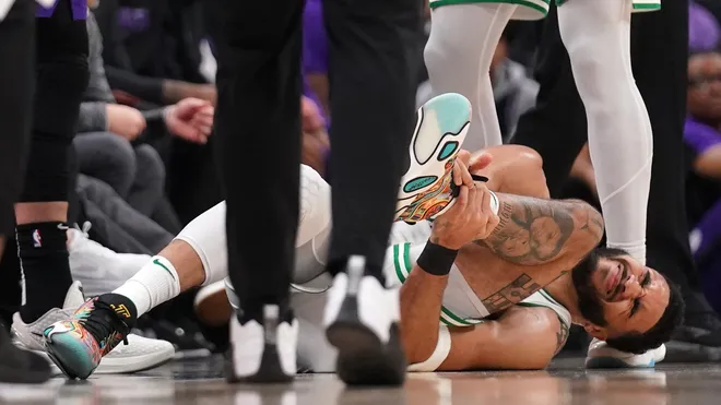 TrendInfoNow's tweet photo. NBA Headlines (Mar 25, 2025) 🏀🔥

🏀 Jayson Tatum Sprains Ankle in Celtics Win
Tatum landed on Sabonis’ foot after a flagrant foul but says his ankle is “just sore.” Should Boston rest him ahead of the playoffs?
➡️ Coach Mazzulla is optimistic, but the team will be cautious with their star.

🏀 Bronny James Drops Career-High 39 in G League
LeBron’s son put up 39 points, 7 rebounds, 4 assists & 4 steals for South Bay. Is he getting closer to a Lakers rotation spot?
➡️ Bronny has now posted three 30-point games this season.

🏀 Nikola Jokic Expected Back Soon
Jokic (ankle) is targeting a return during Denver’s 5-game homestand. Can the Nuggets hold up without him?
➡️ Denver is 2-3 in his absence, but Jokic remains a top MVP candidate.
