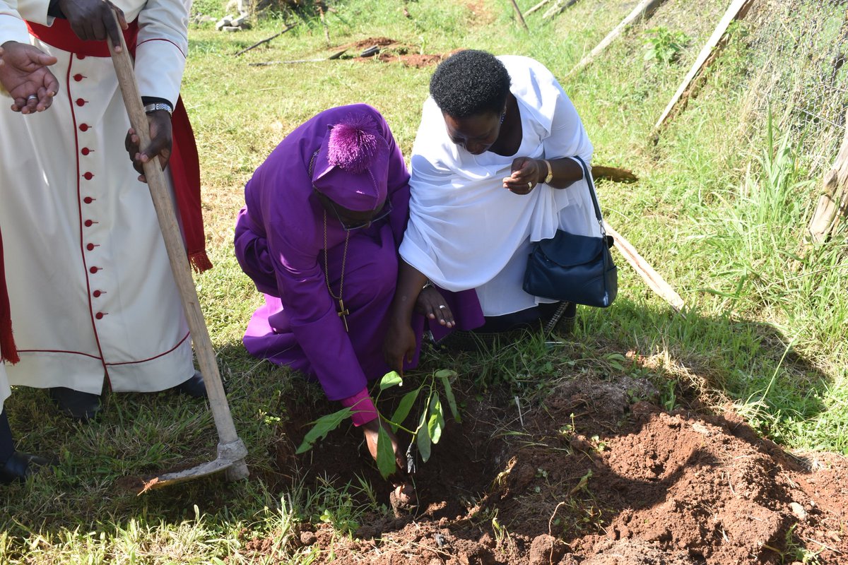 AnkoleDiocese's tweet image. Today the Bishop of @AnkoleDiocese led a Thanksgiving service and commissioning of Mary’s day celebrations 2025 and celebration of 68 years of Mother’s Union in Ankole Diocese at St James Cathedral Ruharo. Over 60m was raised for Mothers Union Complex