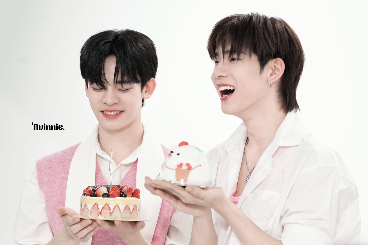 Avinnie_CC's tweet photo. 🍰🍰🍰

#SightRaveXTeeteepor
#twnpich #PorSuppakarn 
#teeteepor https://t.co/DDb2lehyAE