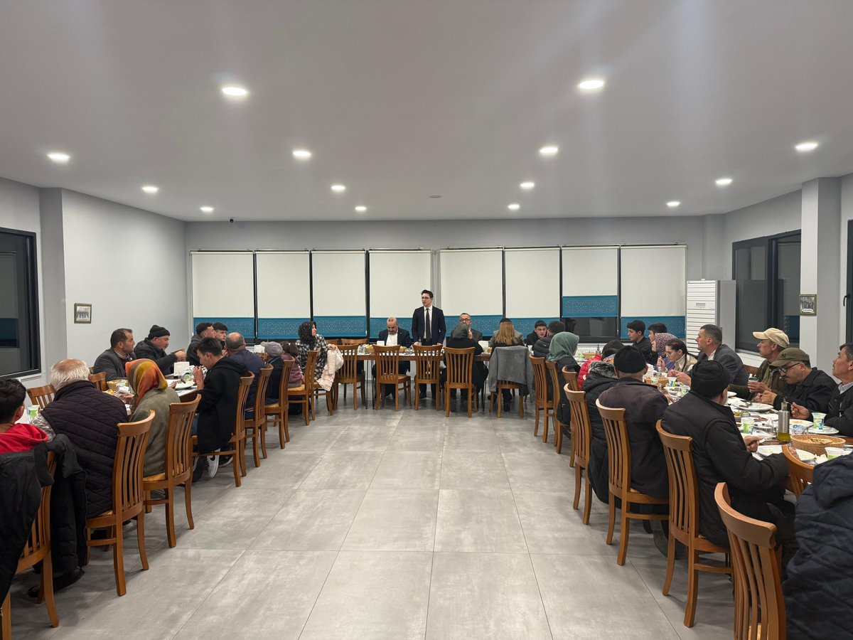 Büyükorhan Kaymakamlığı himayesinde Sosyal Yardımlaşma ve Dayanışma Vakfı ve İş adamı Nihat ÖZTÜRK’ün katkılarıyla vatandaşlara iftar yemeği programı düzenlendi. Kaymakamımız Yunus Emre SAKIZCI, yemeğe katılan ailelerle yakından ilgilenirken, ailelerin isteklerini dinledi.