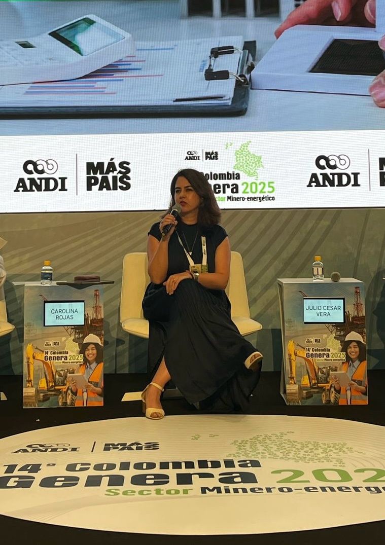carorojashayes's tweet photo. #AgendaFedebio | En #ColombiaGenera, resaltamos el rol clave de los #biocombustibles en la #transiciónenergética. Hoy, contribuyen al 84% de la reducción de emisiones en el transporte. Con #SAF y #SMF, Colombia avanza hacia una movilidad sostenible por tierra, mar y aire. https://t.co/2lfKudxQdj