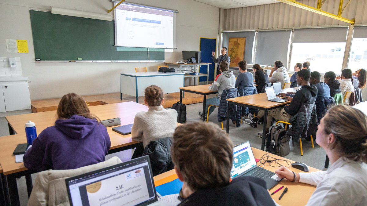 Présentation des #résultats de la #GrandeEnquête étudiante 2025 ! Avec une participation en forte hausse, les premiers résultats vont permettre de renforcer les politiques étudiantes sur le territoire. =&gt; Plus de détails bit.ly/4hJi6kM