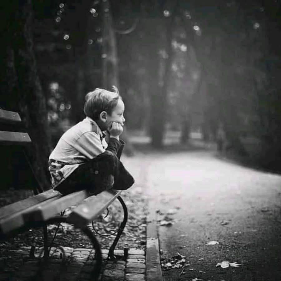 عندما كنتُ صغيراً أردت أن أكبـر ،
وعندما كبرت أدركتُ كم كنت مُتسرعًا .