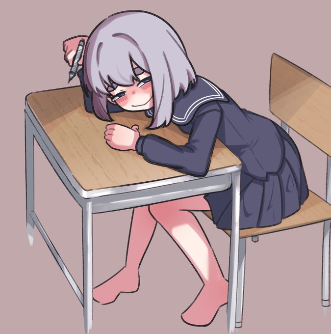 ニヤけ顔が特徴的な女の子 