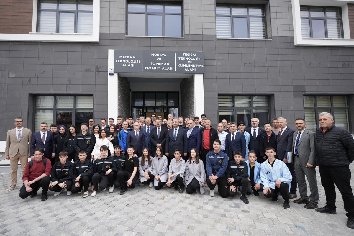 Millî Eğitim Bakanı <a href="/Yusuf__Tekin/">Yusuf Tekin</a>, İl Eğitim Değerlendirme Toplantısına Katıldı, Öğretmen ve Öğrencilerle Bir Araya Geldi

📍Bursa Valiliği
📍Demirtaşpaşa Mesleki ve Teknik Anadolu Lisesi

👉 meb.ai/yfC5Mi