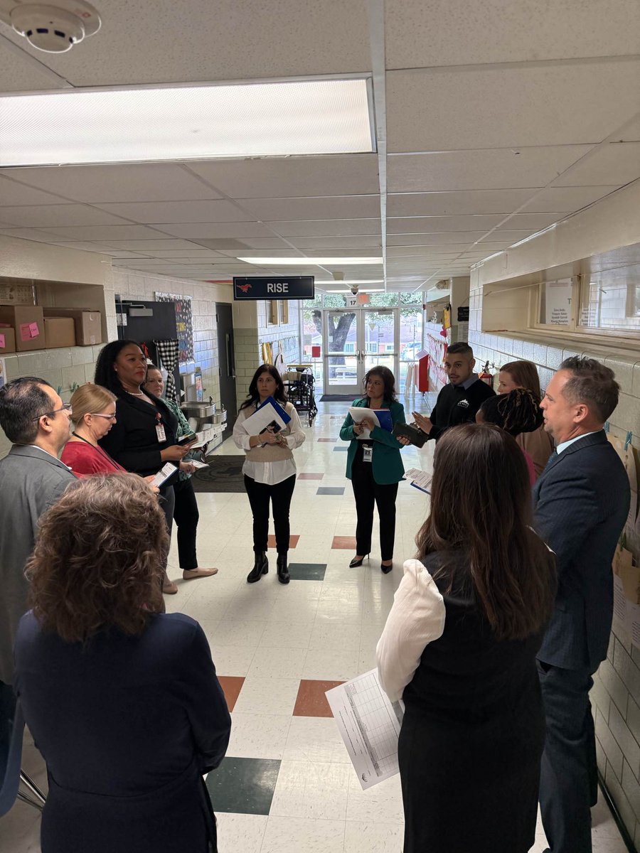 BresDallas's tweet photo. 🚀Powerful partnership with @FortWorthISD leaders! Through PD, classroom observations &amp; role-playing, these dedicated leaders honed their expertise to foster a positive student culture in every classroom. "Leadership is about taking care of those in your charge."-@simonsinek 💪📚 https://t.co/9tpVfJtbSk