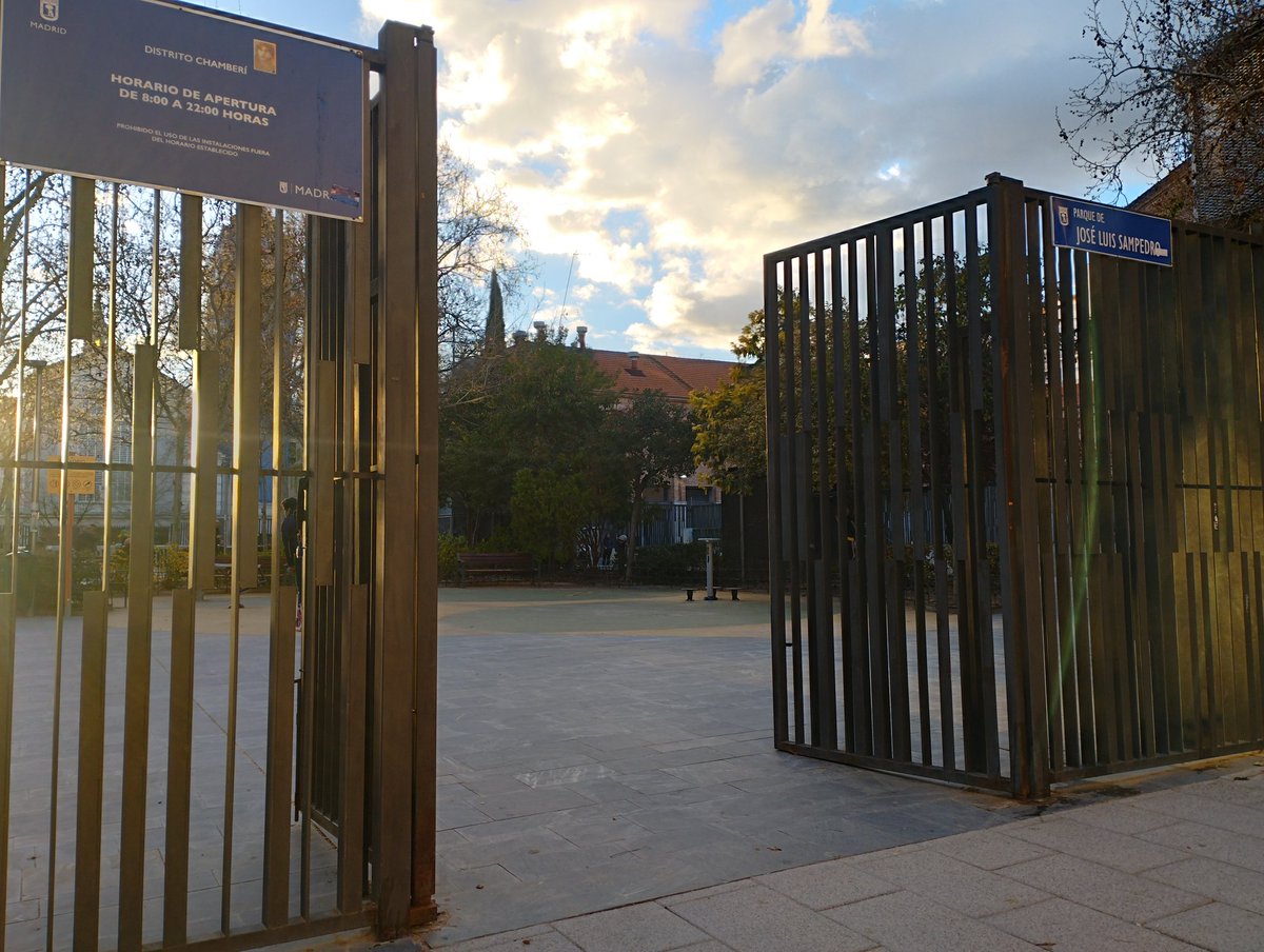 Parque José Luis Sampedro abierto y sin bordillos #Galileo
Gracias vecinas por el apoyo <a href="/metaampa/">@MetaAMPAChamberi</a> <a href="/RevueltaEscolar/">RevueltaEscolar SchoolRebellion RevoltaEscolar</a>
Gracias  <a href="/JMDChamberi/">Distrito de Chamberí</a> <a href="/jaimegtaboada/">Jaime Glez Taboada</a> por hacerlo posible
Seguimos