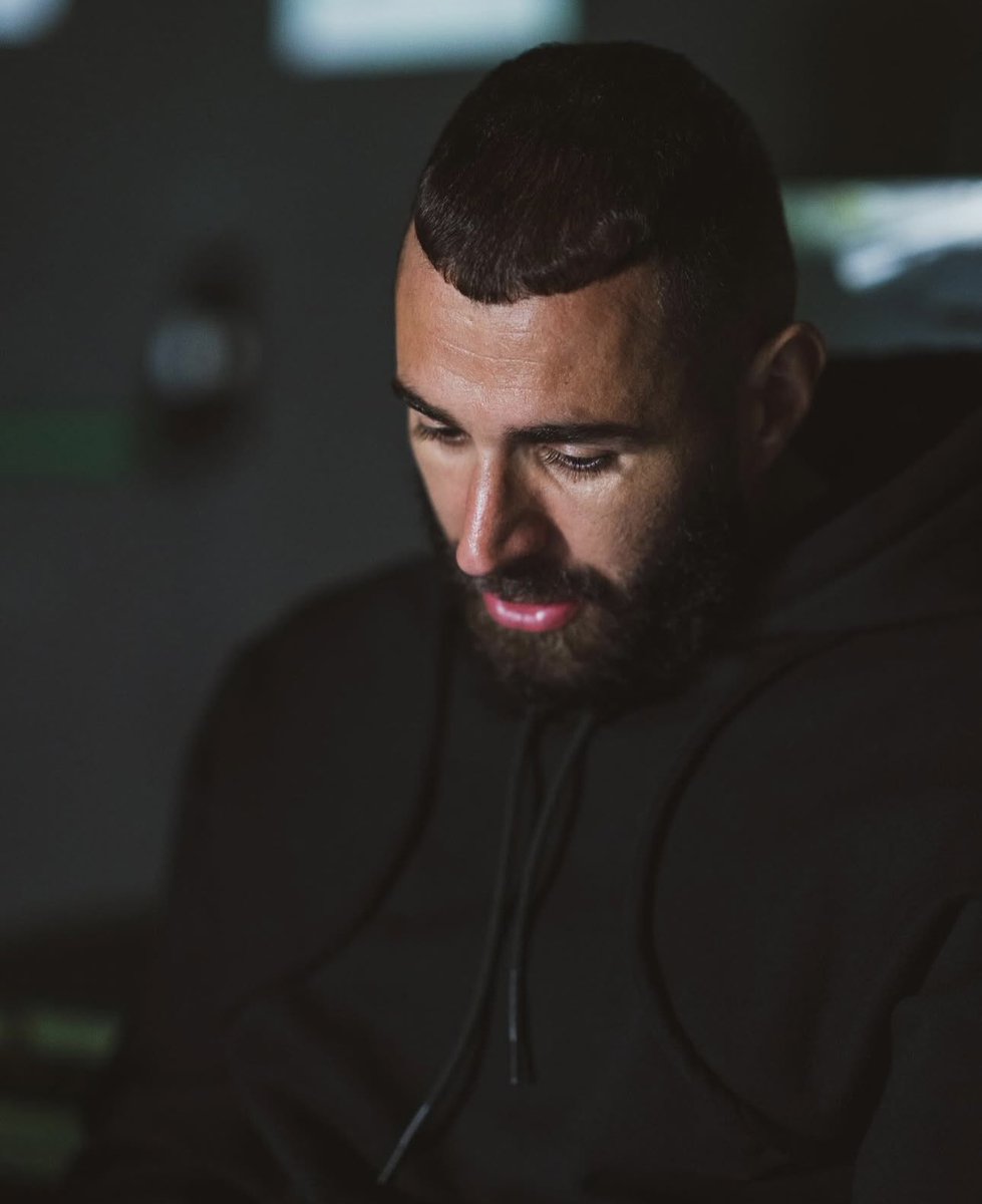 Benzema's tweet photo. Je crois qu’on a tout vu ☄️ https://t.co/h8BJW7CIAD