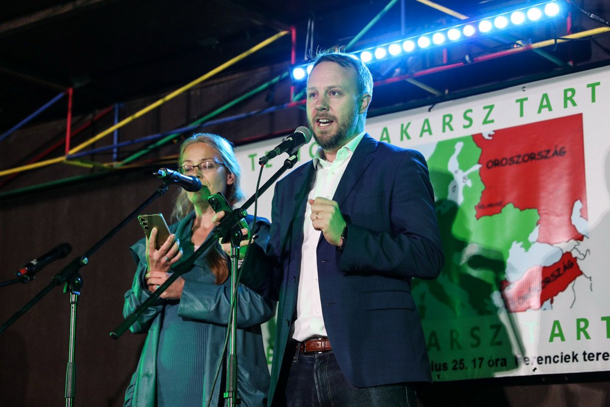 daniel_freund's tweet photo. Tonight in Budapest, we fight for our freedoms.
Our message to the corrupt Orban regime:
"Stop stealing our freedoms. Stop stealing our money!"
🇭🇺🇪🇺 https://t.co/xZkNTx3rsO