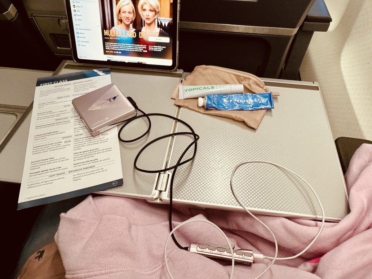 ELLIE X (@heyellieday) on Twitter photo upgrade cleared last min on flight to nyc #blessed
will *finally* watch mulholland drive if download finishes. in meantime listening to some <a href="/UnderwaterComp1/">Underwater Computing_ 🌊 Compact Audio</a> MDs i had in storage. also, never forget ur rescue salves (mine are Topicals and Summer Fridays) upgrade cleared last min on flight to nyc #blessed
will *finally* watch mulholland drive if download finishes. in meantime listening to some <a href="/UnderwaterComp1/">Underwater Computing_ 🌊 Compact Audio</a> MDs i had in storage. also, never forget ur rescue salves (mine are Topicals and Summer Fridays)
