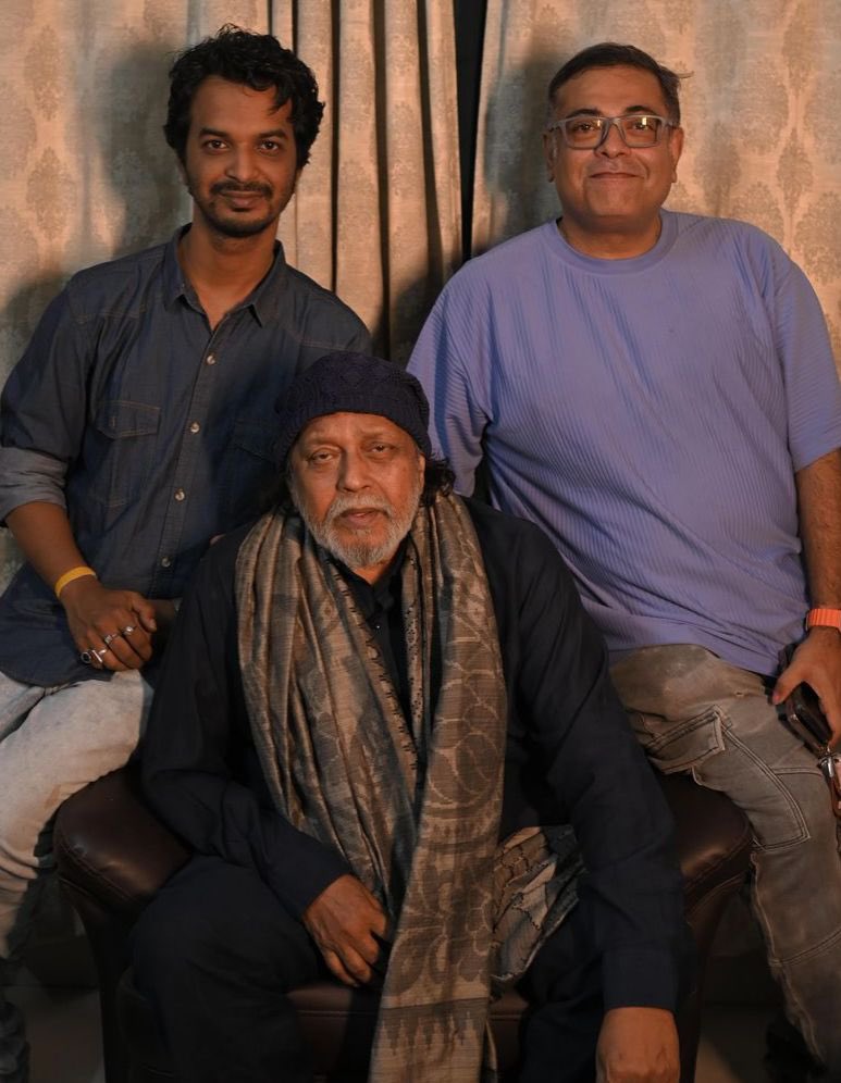 Indranil Roy 🇮🇳 (@indraroy) on Twitter photo Busy day.
But worth it.
With media friends, Director <a href="/Pathikrit91/">Pathikrrit Basu</a> and ofcourse #MithunChakraborty
#ShreemanVersusShreemati
Kahhak Busy day.
But worth it.
With media friends, Director <a href="/Pathikrit91/">Pathikrrit Basu</a> and ofcourse #MithunChakraborty
#ShreemanVersusShreemati
Kahhak