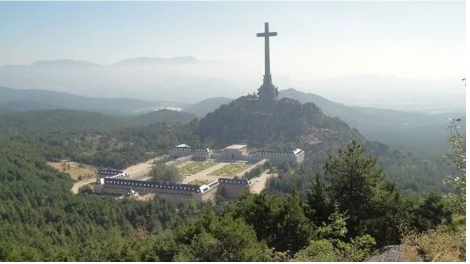NNonada's tweet photo. El Parlamento de Rumanía exige que se proteja el Valle de los Caídos. Está haciendo más por el Valle que el gobierno de 'santa' Ayuso y todo el #CucaPP juntos.
. https://t.co/9JyEs1xAnj
