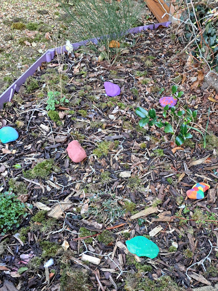 ARMSCARE's tweet photo. Pebble painting to brighten our garden and make it prettier😍⛲️Our residents had so much fun!👩‍🎨#GardenLove https://t.co/BlIpaL5btr