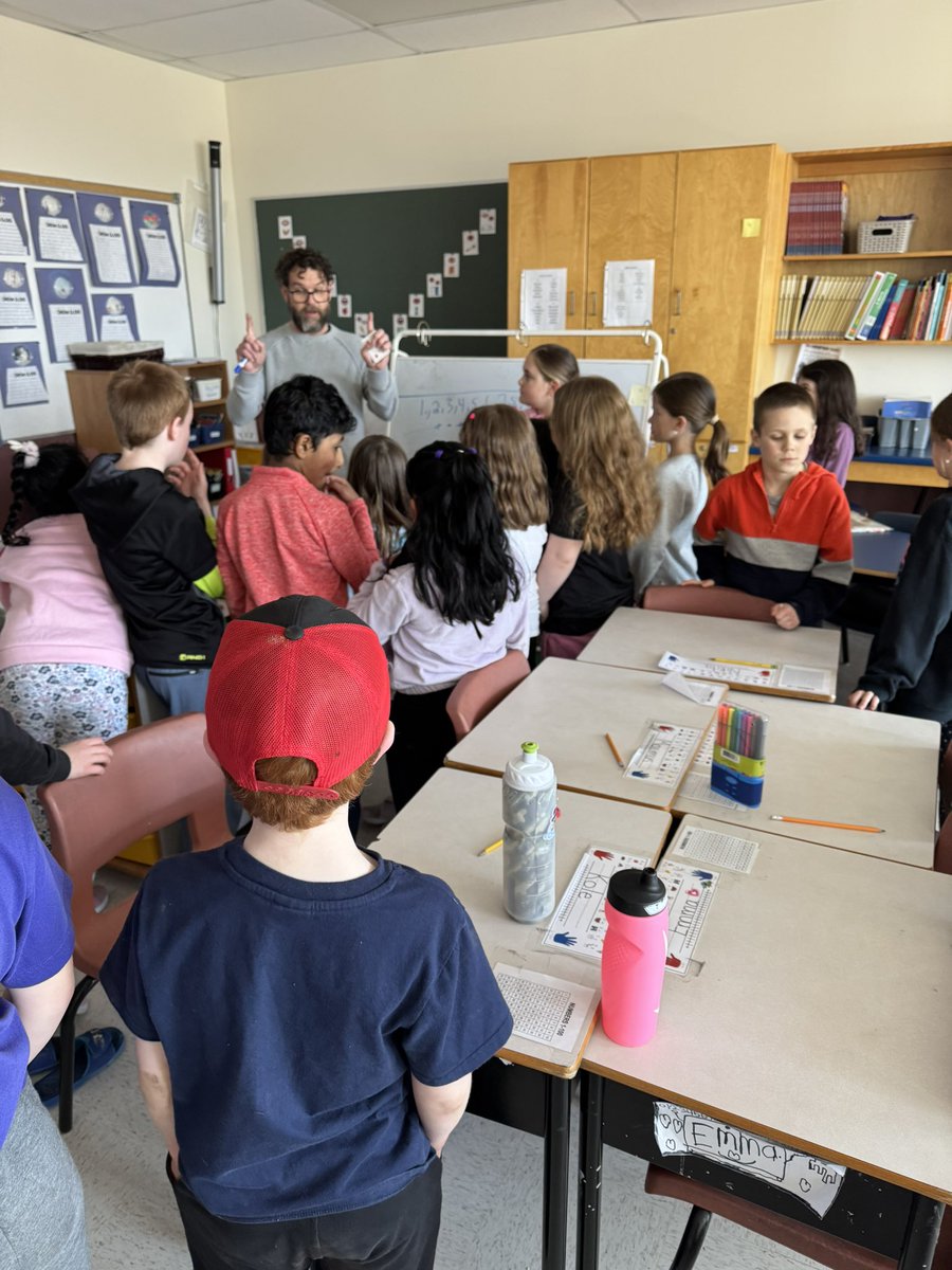 TEC_6650's tweet image. Yesterday Mr. Ryan came into Mrs MacLellan’s Grade 2/3 class to do a Building Thinking Math Task. Students were working together to create expressions.
#SRCEMarchIsMathMonth