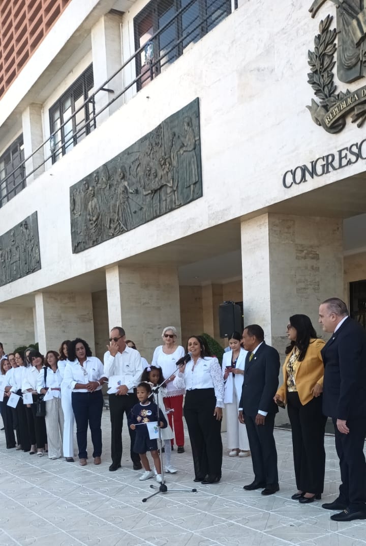 HemofiliaRD's tweet image. Hoy es un día importante para las personas con #Hemofilia y demás enfermedades Raras de la República Dominicana. 
La Alianza Dominicana de Asociaciones de Pacientes y @HemofiliaRD hacen entrega de una anteproyecto de Ley para dichas patologías. 
@SaludPublicaRD 
@PresidenciaRD