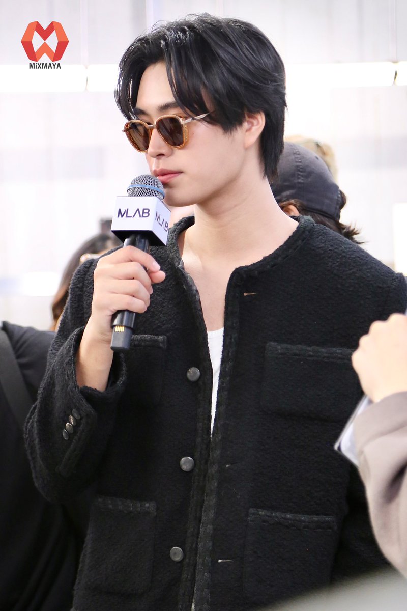 webmixmaya's tweet photo. “เจมีไนน์ - นรวิชญ์” ร่วมงานเปิดตัว "MLAB” @Central World" ที่จะพาคุณไปสัมผัสโลกแห่ง Sport-Lifestyle ที่ไม่เหมือนใคร!

GEMINI AT MLAB STORE 
#MLABxGemini #MeetYourUnmet
#MLAB #Gemini_NT #เจมีไนน์ https://t.co/x6Vj1wU5rr