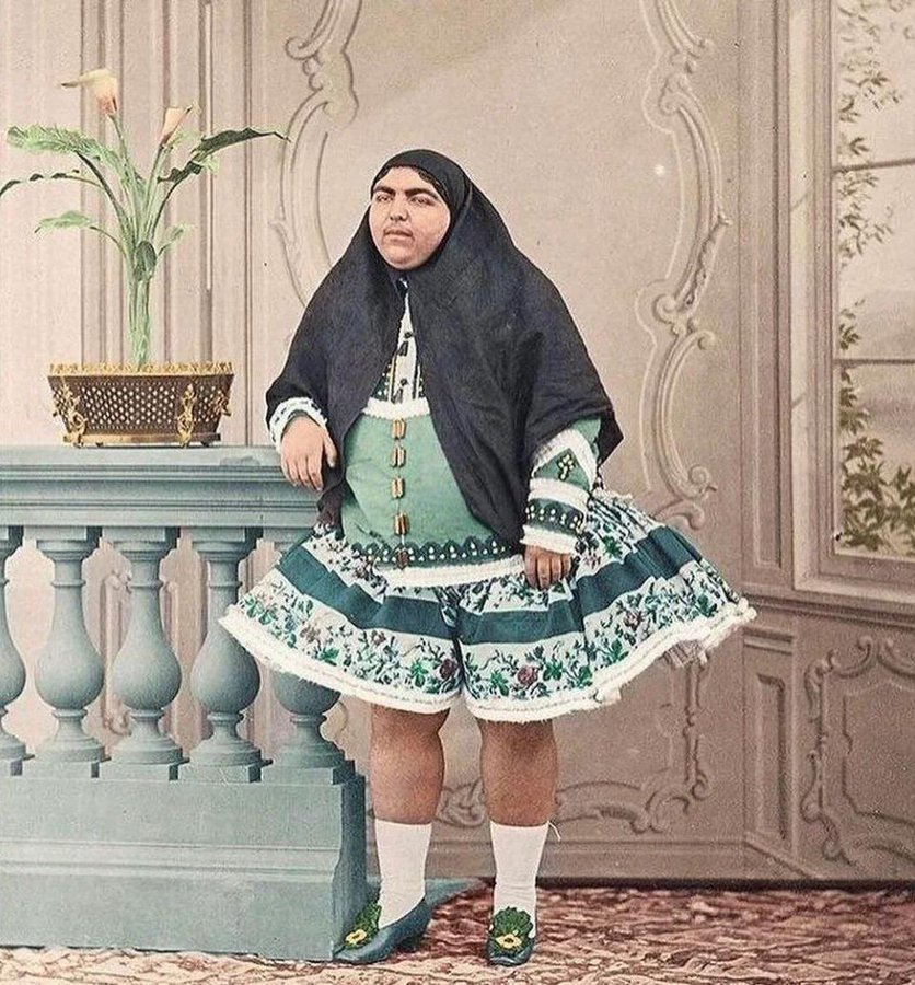 Thread of Rare Photos You`ve probably never seen before🧵

1. In the 19th century, Fatemeh Khanum "Esmat al-Dowleh," a Persian princess, was considered the epitome of Persian beauty.