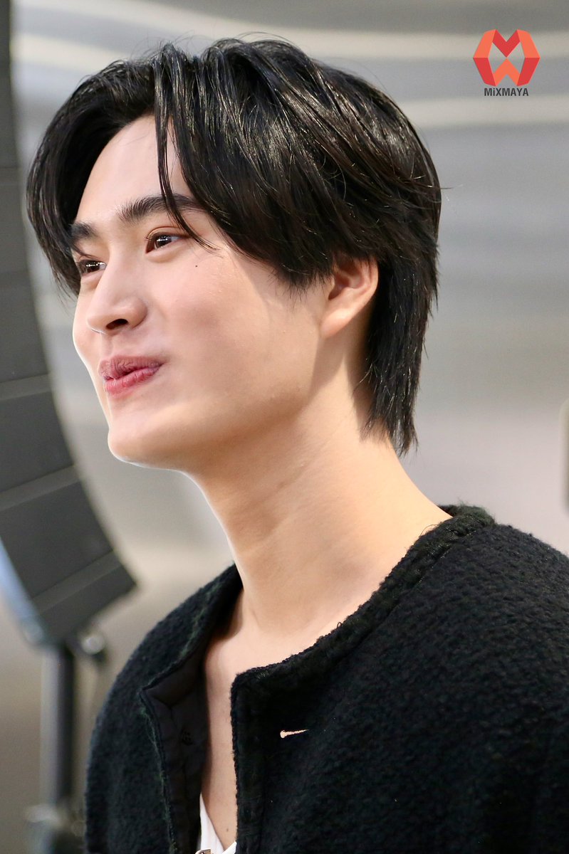 webmixmaya's tweet photo. “เจมีไนน์ - นรวิชญ์” ระหว่างสัมภาษณ์กับสื่อมวลชนหลังจบงานเปิดตัว "MLAB” @Central World" ที่จะพาคุณไปสัมผัสโลกแห่ง Sport-Lifestyle ที่ไม่เหมือนใคร!

GEMINI AT MLAB STORE 
#MLABxGemini #MeetYourUnmet
#MLAB #Gemini_NT #เจมีไนน์ https://t.co/qjzf5UMOTD