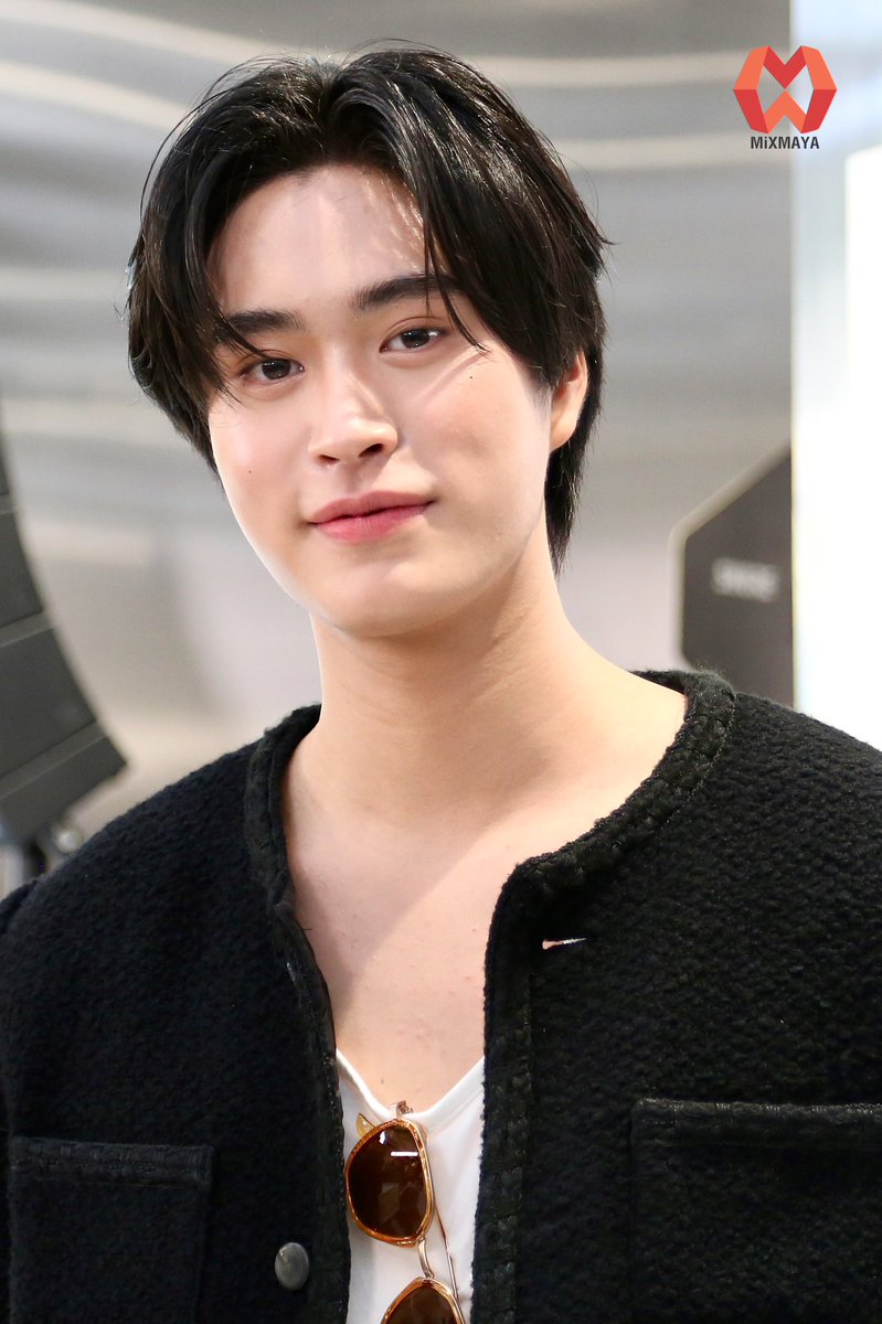 webmixmaya's tweet photo. “เจมีไนน์ - นรวิชญ์” ระหว่างสัมภาษณ์กับสื่อมวลชนหลังจบงานเปิดตัว "MLAB” @Central World" ที่จะพาคุณไปสัมผัสโลกแห่ง Sport-Lifestyle ที่ไม่เหมือนใคร!

GEMINI AT MLAB STORE 
#MLABxGemini #MeetYourUnmet
#MLAB #Gemini_NT #เจมีไนน์ https://t.co/qjzf5UMOTD