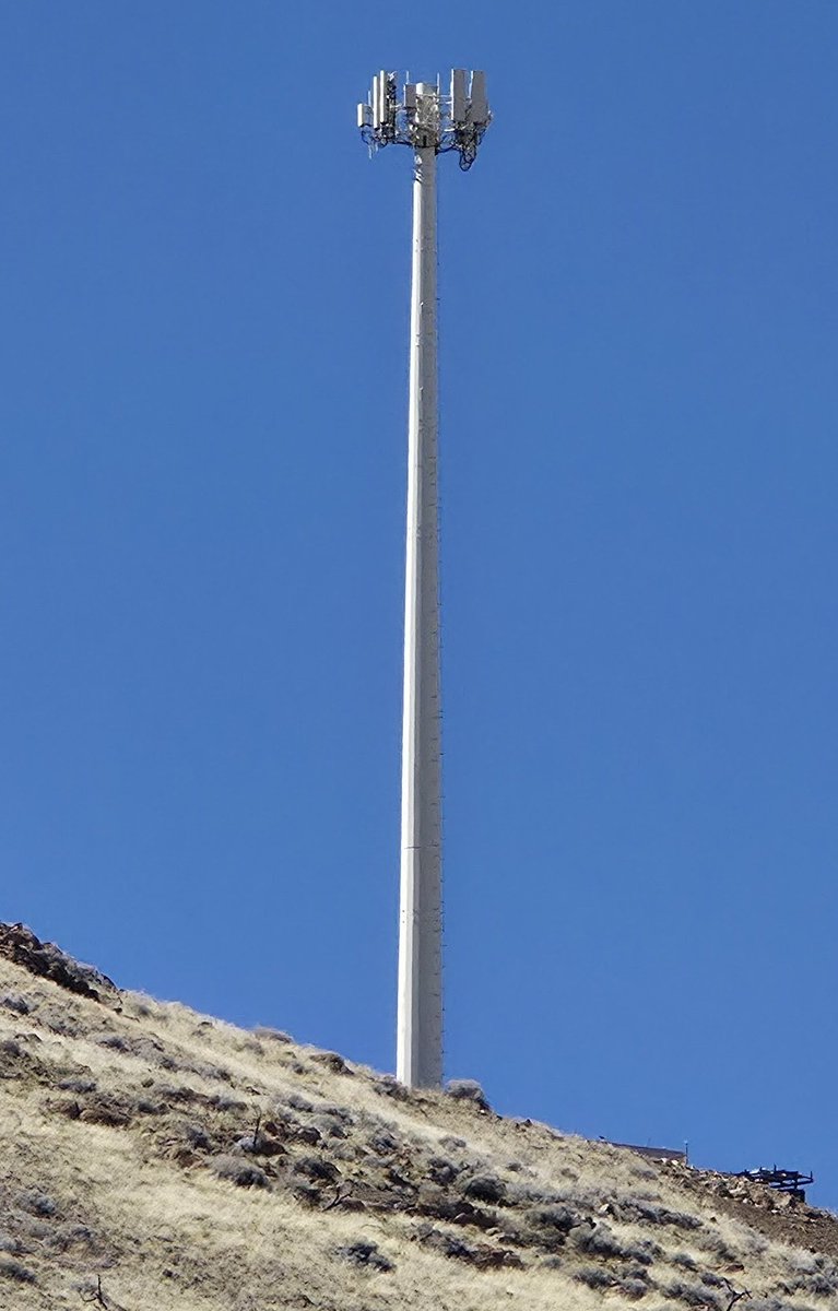RenoWireless's tweet photo. New Verizon cell site filling in a former dead zone along Pyramid Hwy north of Sparks near Axe Handle Canyon &amp; Winnemucca Ranch Rd. Photo credit @DarkenMoon_ https://t.co/pGeQHRdAqF