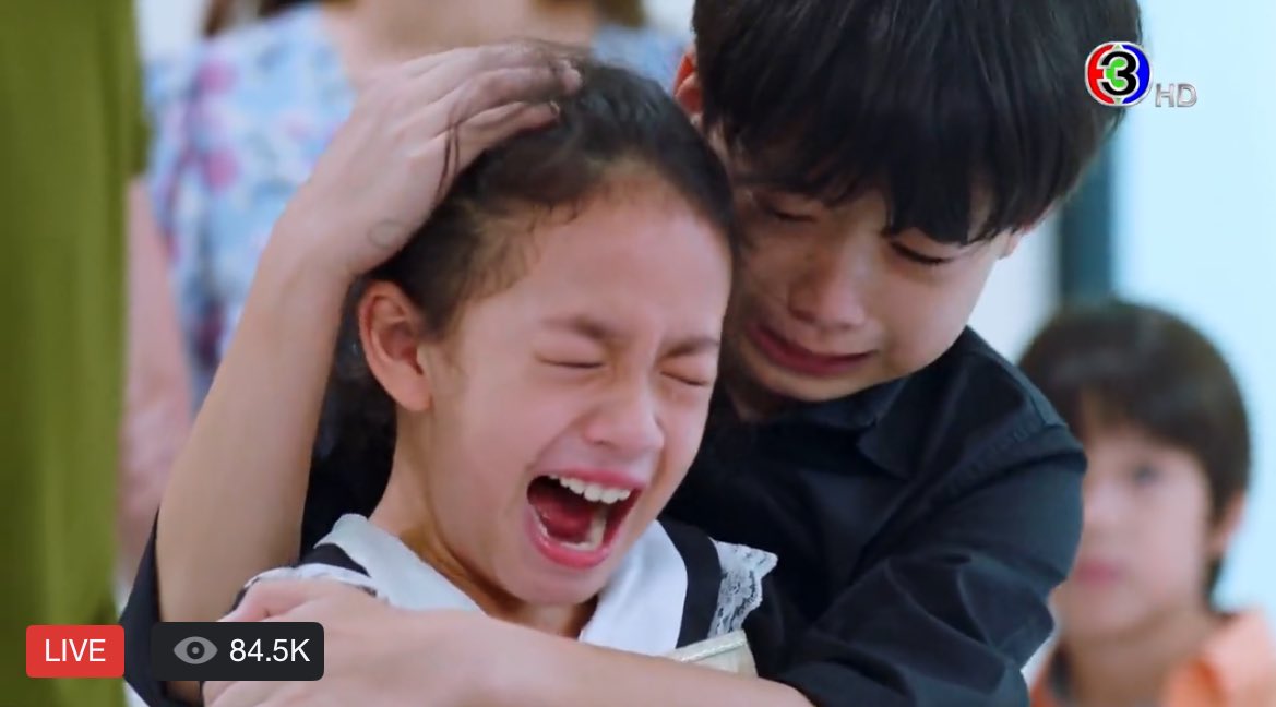 MemoriesIt's tweet photo. เด็กน้อยเล่นดีมากเลย #เมื่อตะวันลับฟ้าEP1 https://t.co/sU7t0RaKNS
