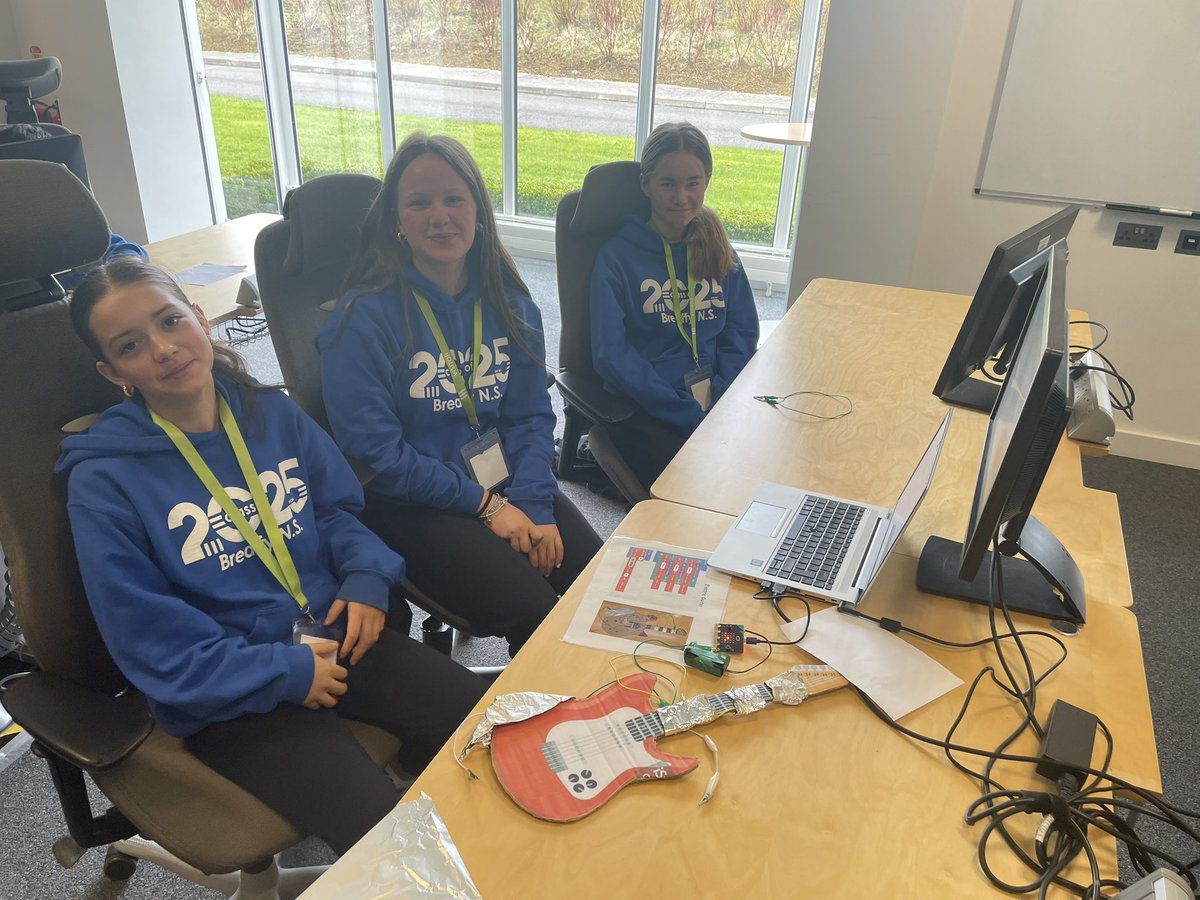 BreaffyNS's tweet photo. Thanks to our former student Eimear O’Brien, Fatma Rhazia & the #Infuse team @ericsson campus Athlone. 6th class had a fantastic site visit. #stem #scratch #microbits #cybersafety
@EngineerIreland @OideTechinEd @CuriousMindSTEM https://t.co/NJ6zvcUypL