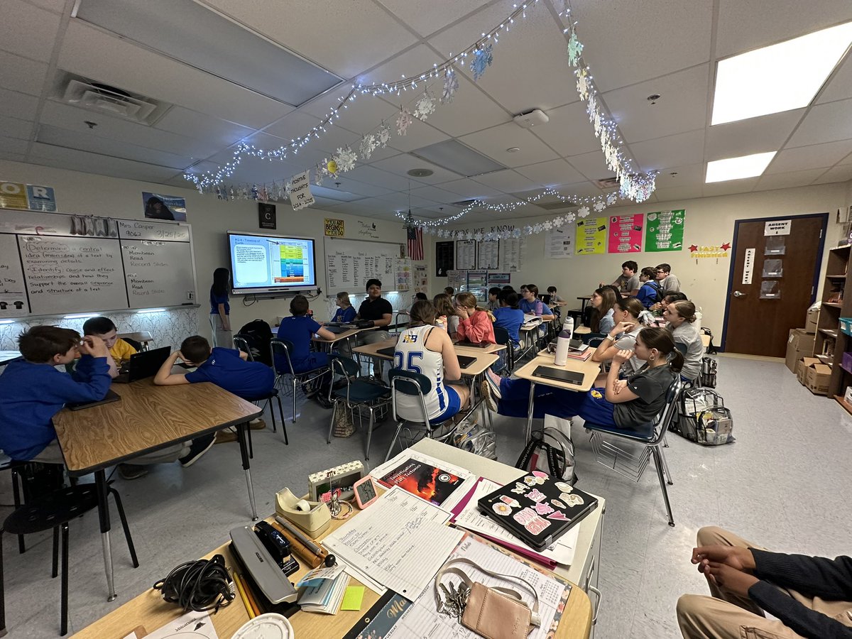 Period 3 presenting their Geology slides! #bold <a href="/HBMSWarriors/">HB du Pont</a>