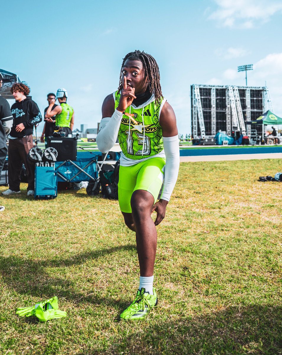 DorianLaw27's tweet image. Bro crashed out like that was gon’ unlock they routes. We had Level82 running routes to nowhere. Energy switched real quick when they couldn’t get separation. @overtime 
#BoxedUp #SilentCoverage #CrashReportFiled #7v7AintTackle #StrapsMakeYouDoThings