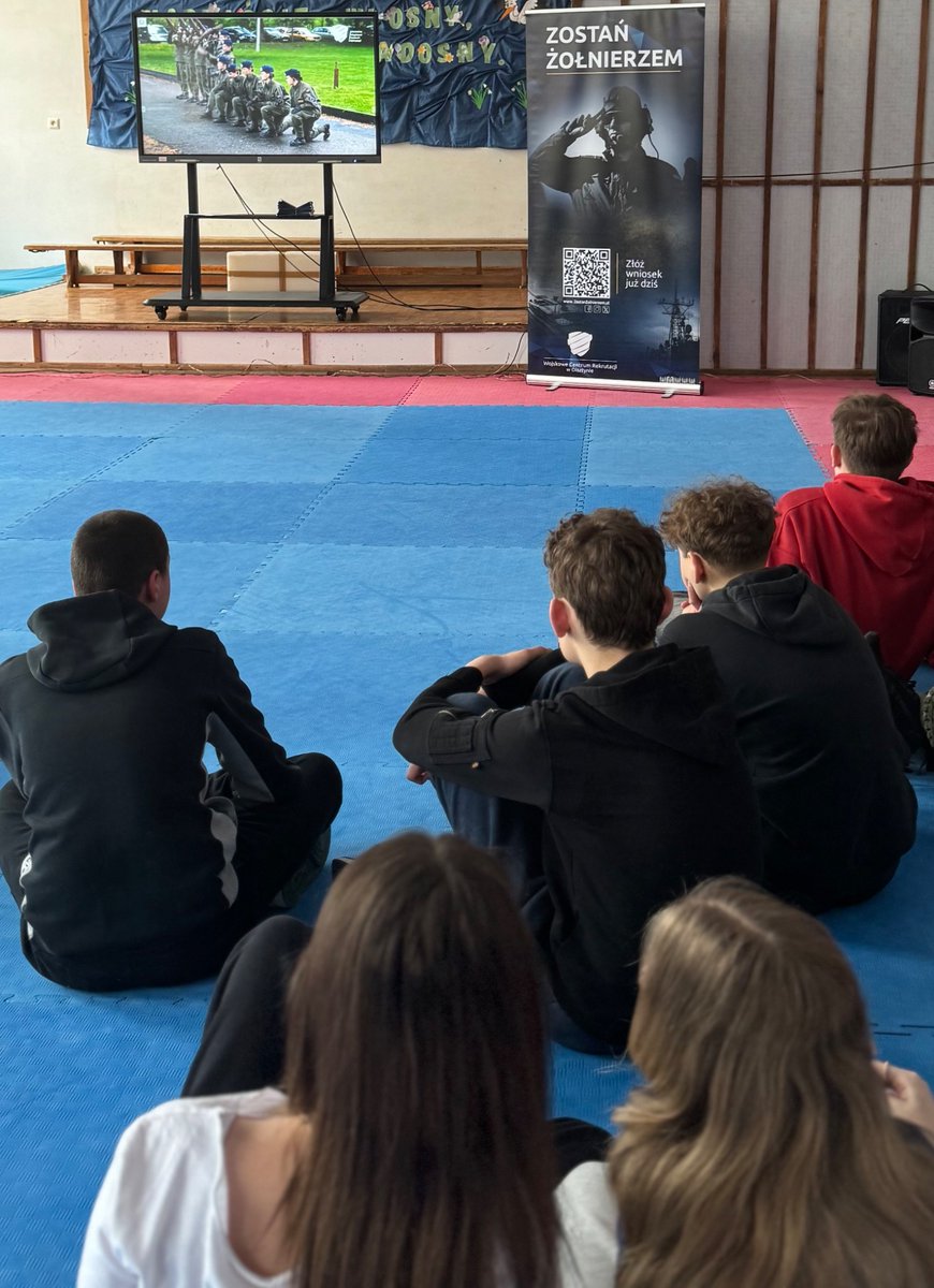 WCR_Olsztyn's tweet image. 2️⃣5️⃣ marca nasz #MZR Mobilny Zespół Rekrutacyjny 🙋 spotkał się z uczniami w Szkole Podstawowej nr 7 im. Ziemi Warmińskiej w Olsztynie. Przedstawiliśmy projekty edukacyjne MON oraz wytłumaczyliśmy czym są Oddziały Przygotowania Wojskowego❗ 🔥
@ZolnierzRP