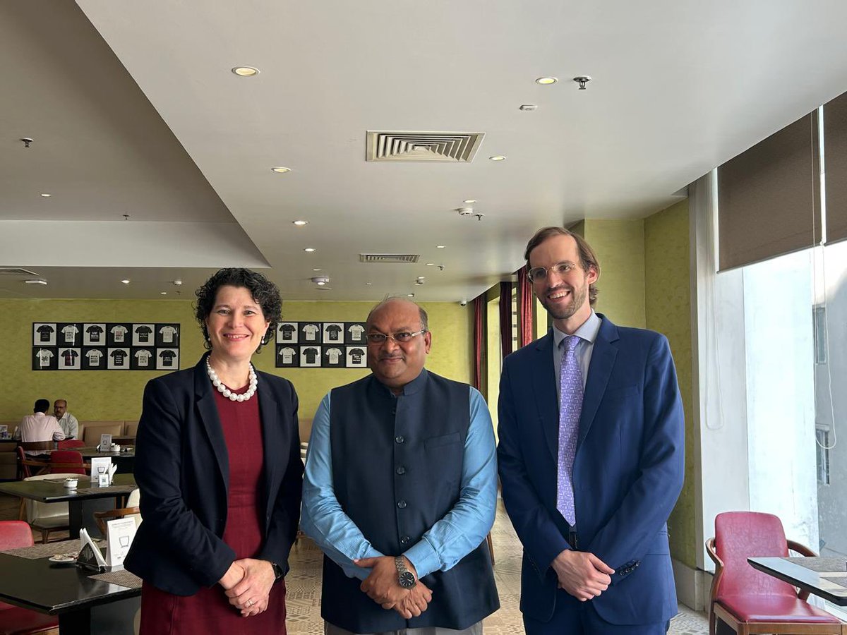 prabhatpat's tweet photo. Met H.E US Kolkotta Consul General Ms. Kathy Giles-Diaz, &amp; Chief of Citizen Services Mr. Warren Newton here at Patna. Discussed opportunity of bilateral collaboration being the youngest and fatest growing state.
@mishranitish; @schaurasiabjp;
@officecmbihar; https://t.co/TApa4kPQ0k